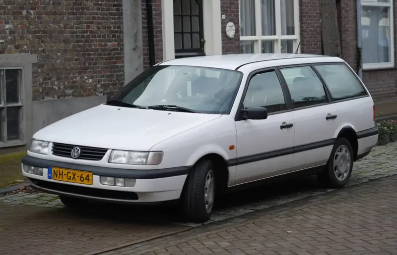 Volkswagen Passat - 4