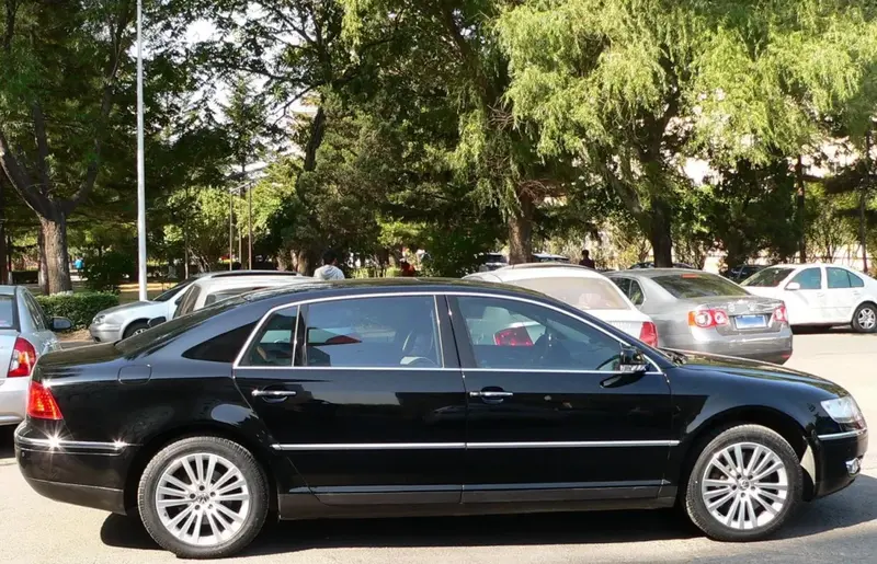 Volkswagen Phaeton - 2