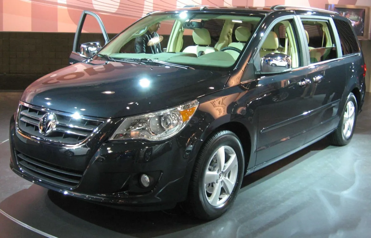 Volkswagen Routan Routan 4.0 V6 (251 bg) Automatic - görsel 2