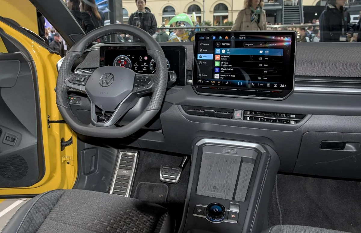 Volkswagen T-Roc T-Roc II 1.5 eTSI (116 bg) Mild Hybrid DSG - görsel 3