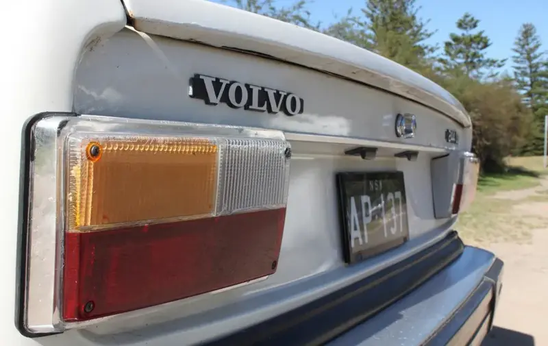 Volvo 240 - 4