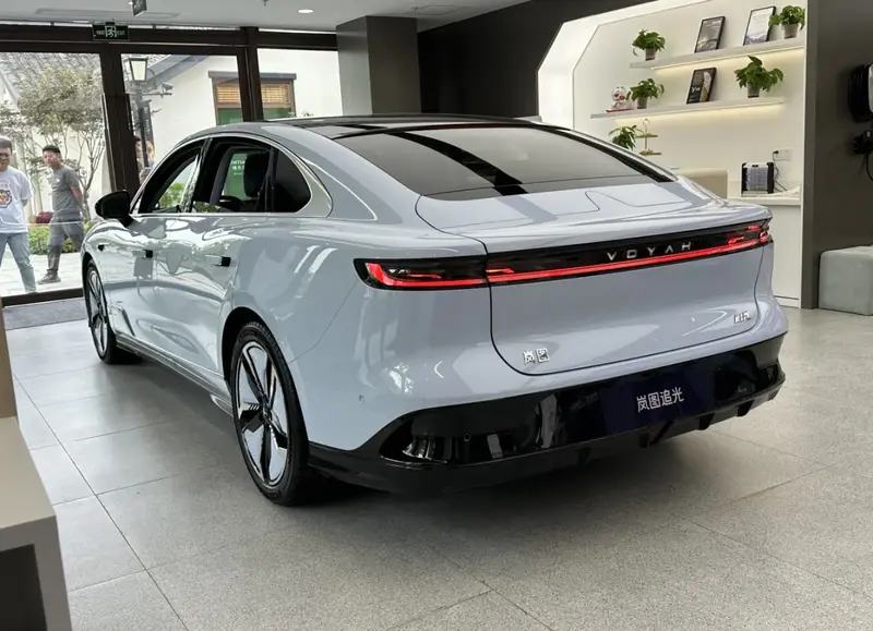 Voyah Passion Passion 109 kWh (510 bg) 4WD Electric - görsel 5