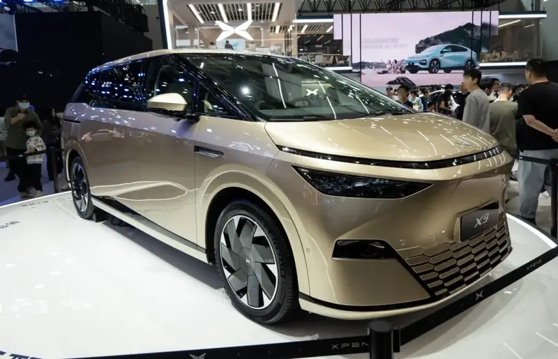 XPENG X9 - 1