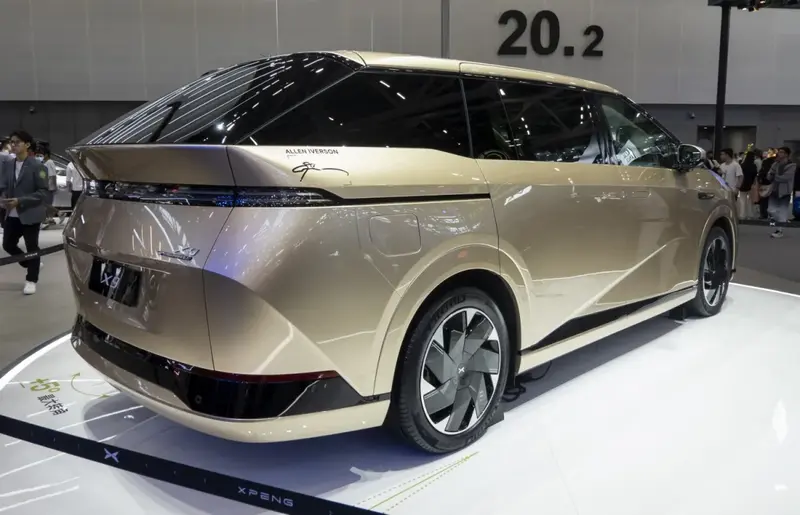 XPENG X9 - 2