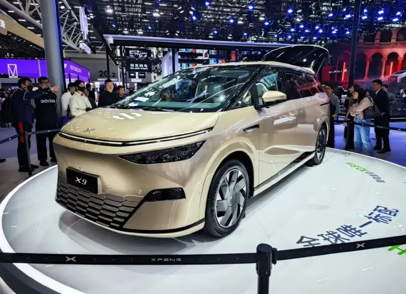 XPENG X9 - 3