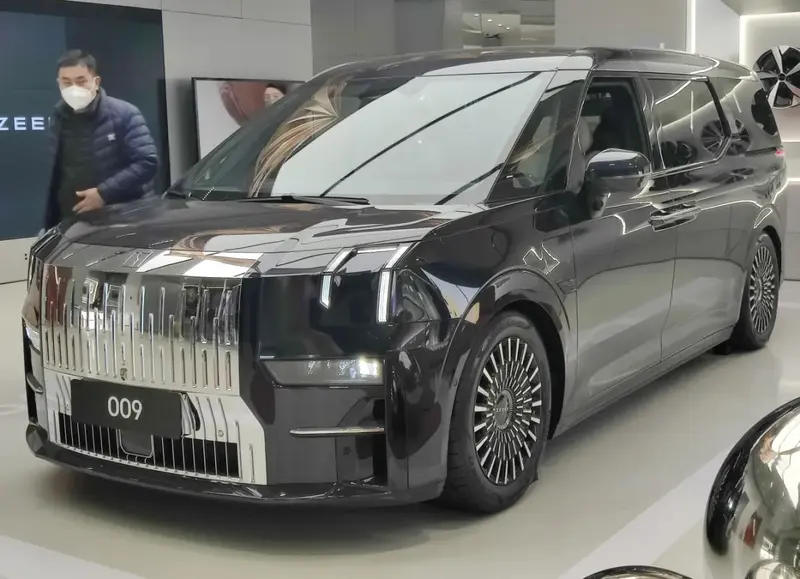 Zeekr 009 009 Glory 108 kWh (789 bg) Dual Motor AWD Electric - görsel 4