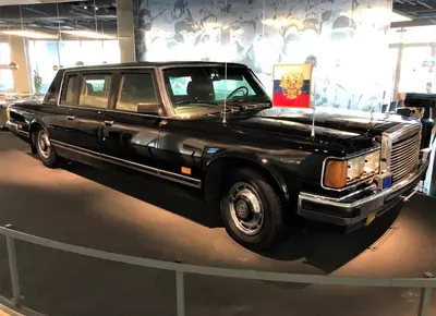 ZIL 4104 4104