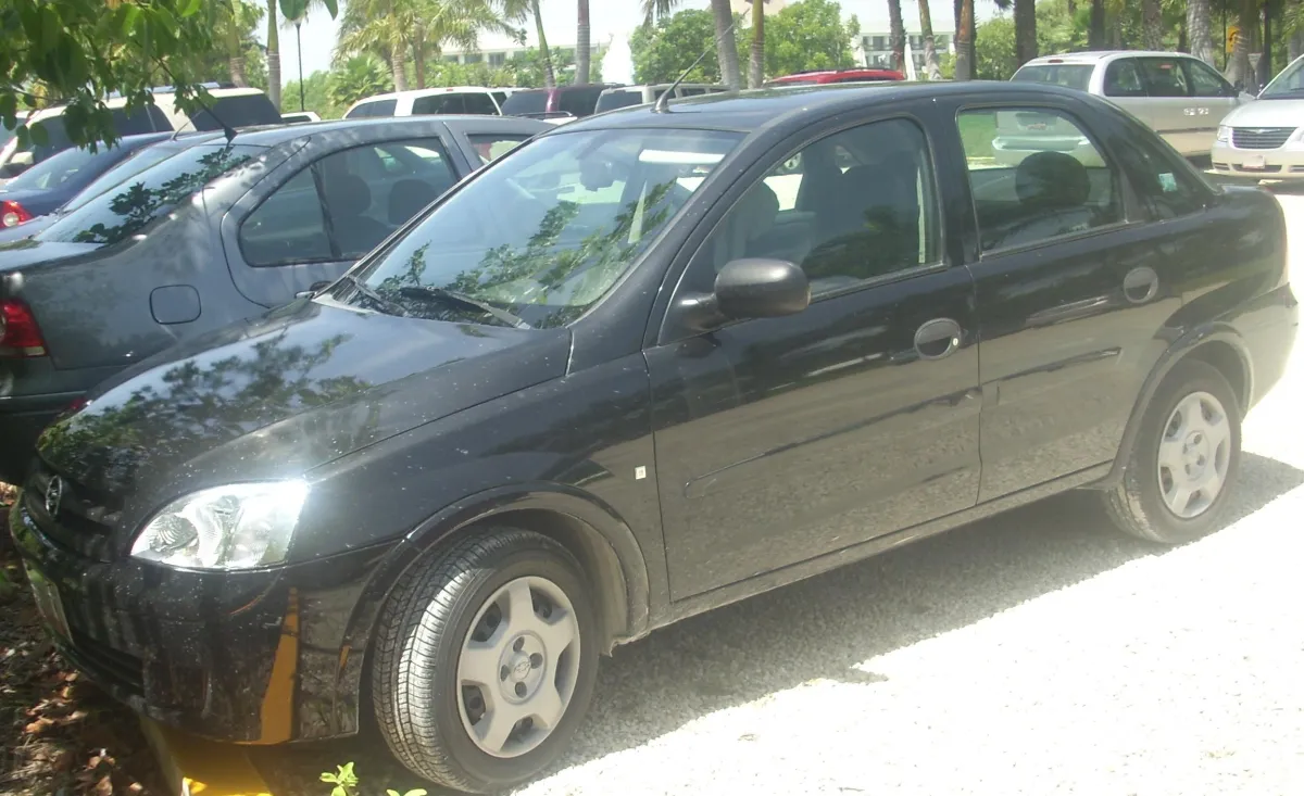 Chevrolet Corsa Corsa Sedan (GM 4200)