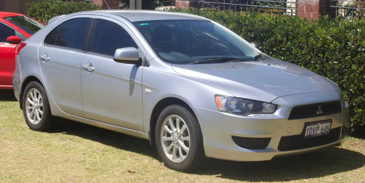 Mitsubishi Lancer Lancer Sportback IX (GS44S)