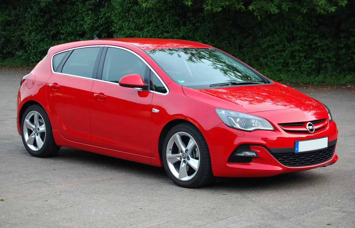 Opel Astra Astra J (facelift 2012)