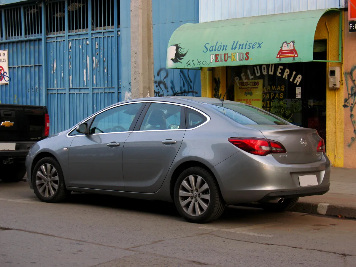 Opel Astra Astra J Sedan