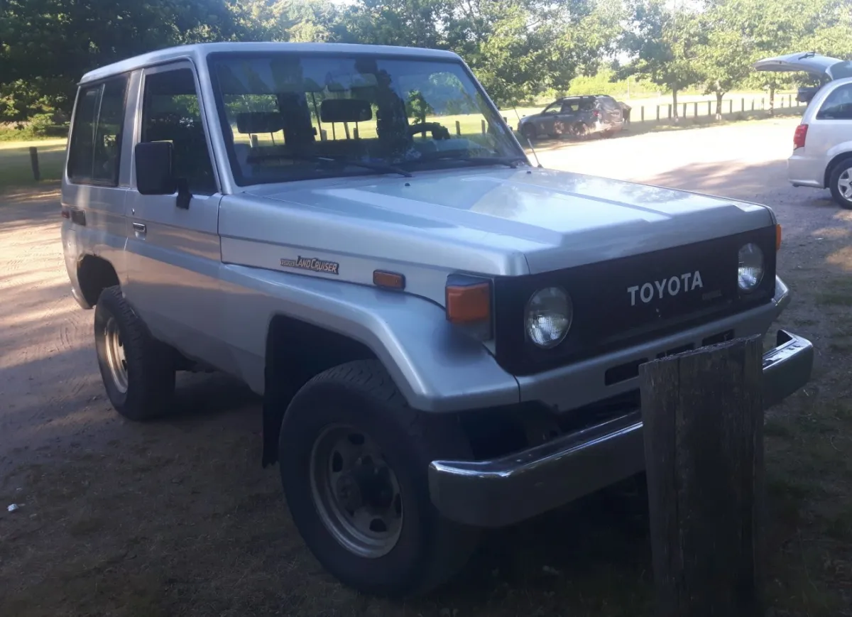 Toyota Land Cruiser Land Cruiser (J77)