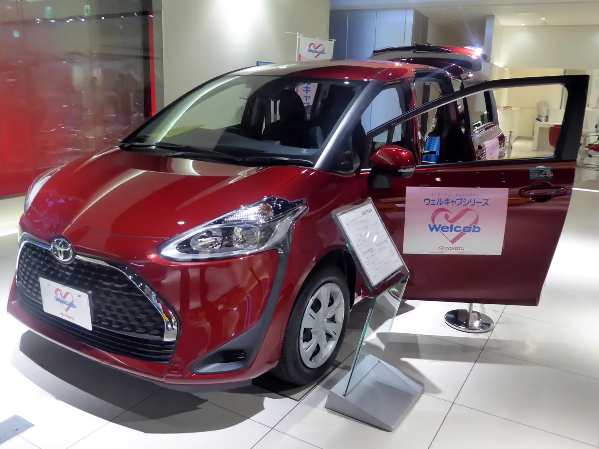 Toyota Sienta Sienta III